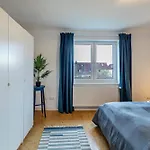 Apartment Hangarstein *