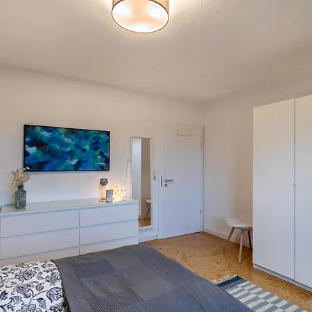 Hangarstein Apartment