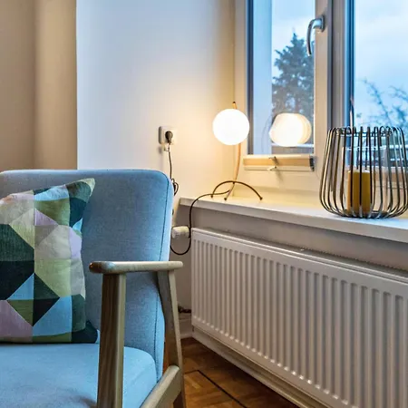 Hangarstein Apartment